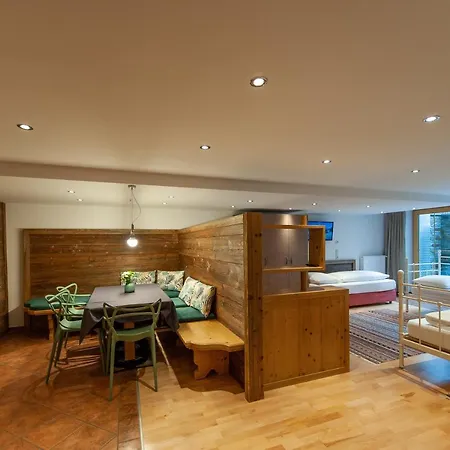 Quality Hosts Arlberg - Bergheim Otel 4*