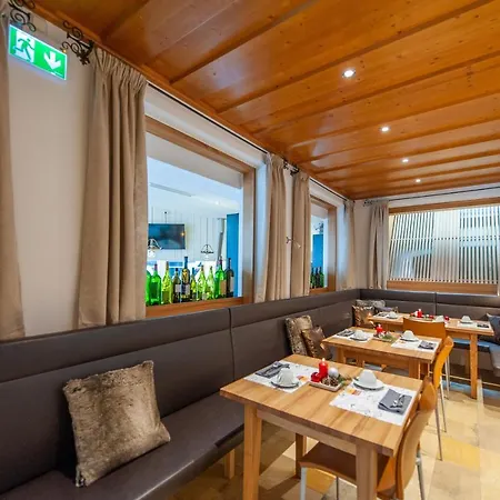 Quality Hosts Arlberg - Bergheim 4* 장크트안톤암아를베르크